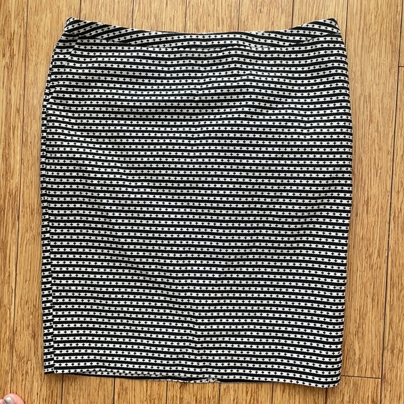 Merona Dresses & Skirts - Merona Patterned Black Pencil Skirt